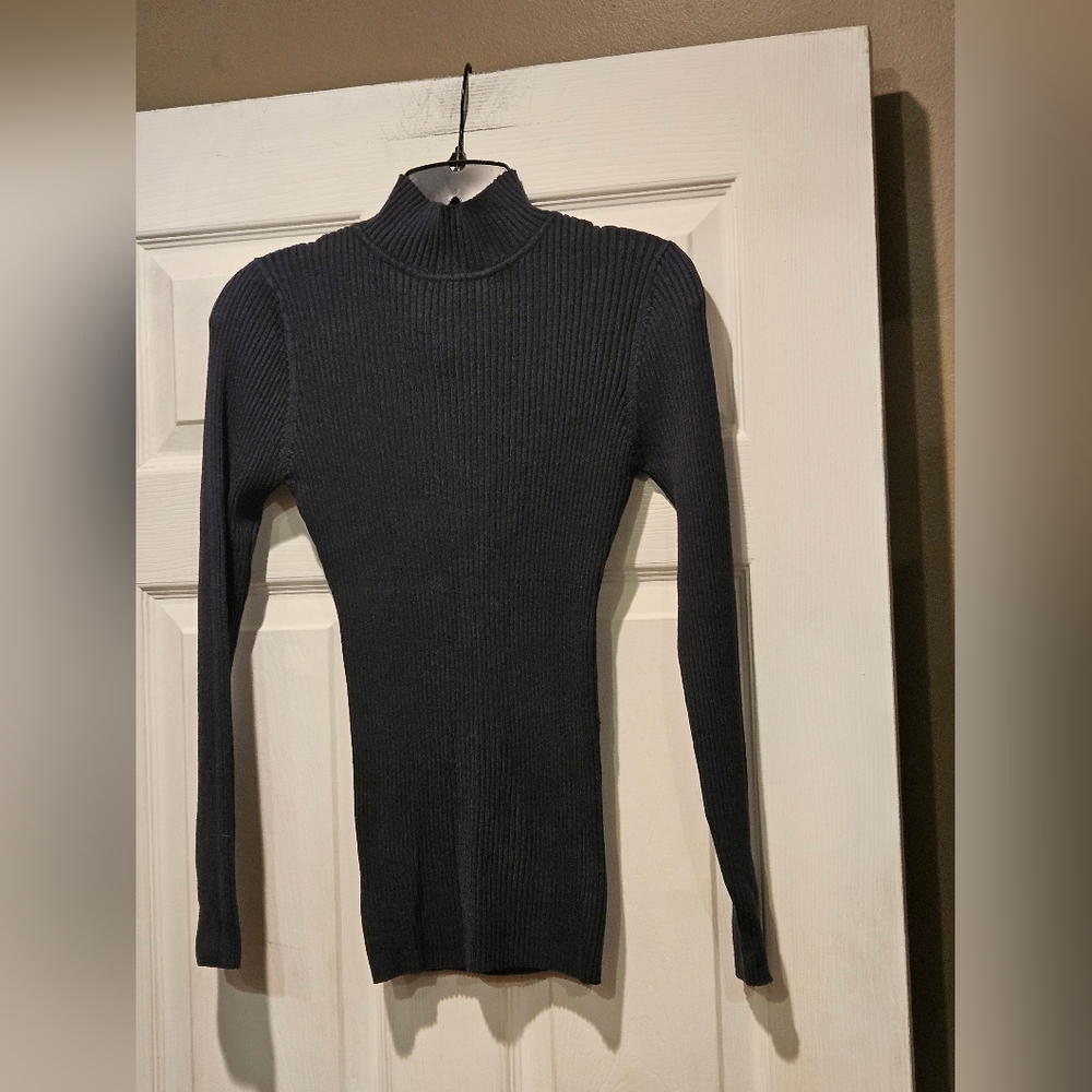 RUE 21 TURTLENECK